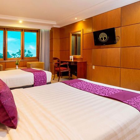 Hotel Bumi Senyiur Samarinda Exterior foto